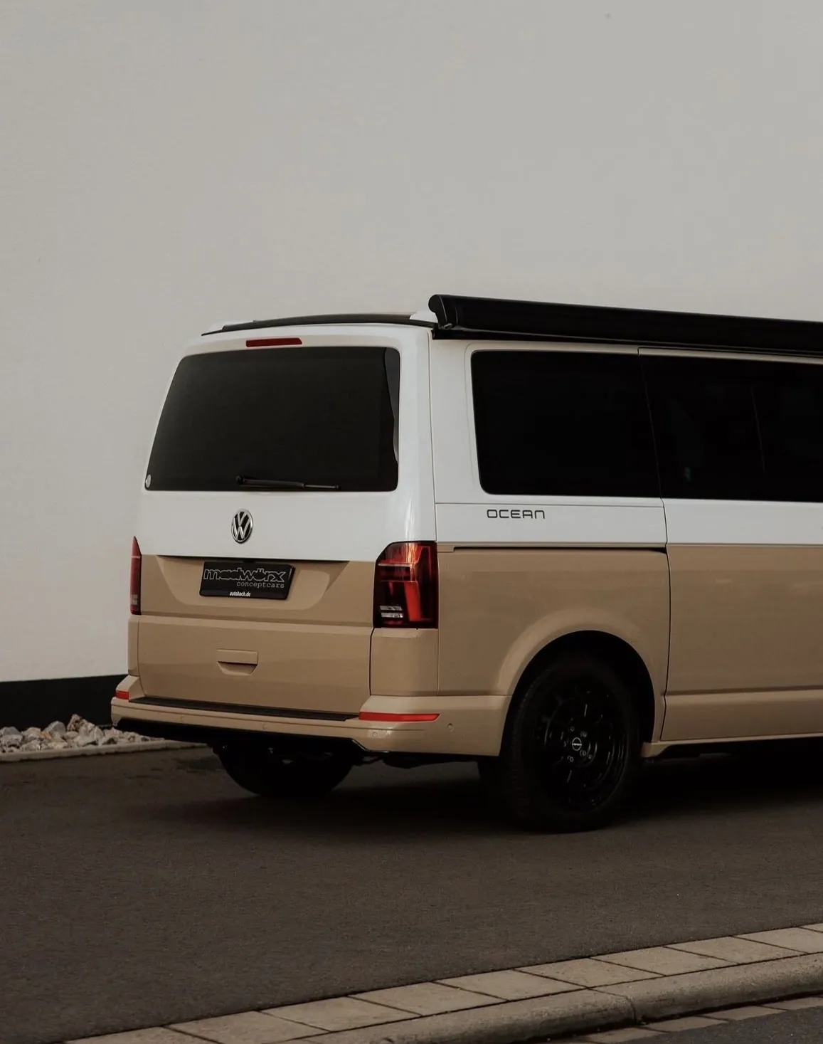 VW T6 California mit Vollfolierung in PWF Quicksand